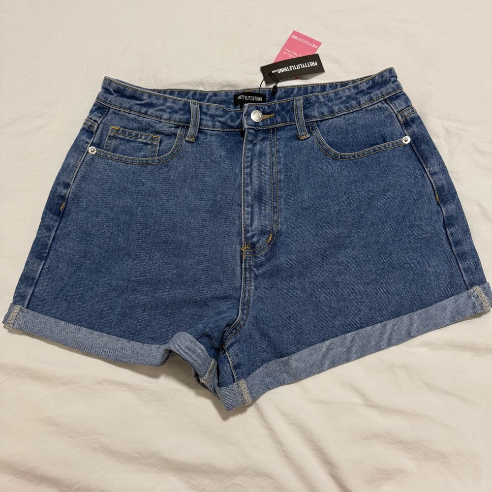 PrettyLittleThing Turn Up Hem Mom Shorts- Medium Blue Jean Shorts Size 8